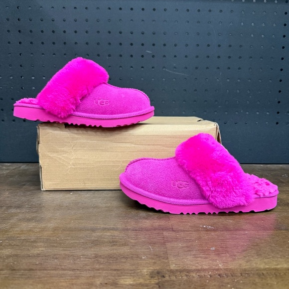 Gently Used/ W Box! Youth Kids Hot Pink Cozy II Slipper Clogs Fall Winter Size 2 - Picture 1 of 5